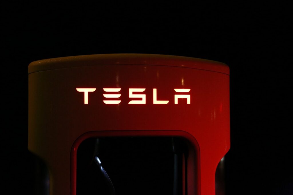 Tesla Includes Artificial Intelligence in its Long-term Development Plan