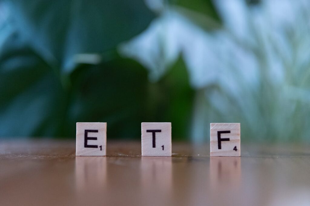 Chainlink Joins the ETF Race as Grayscale Files for Spot Product